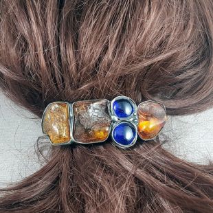 unikatowa spinka do włosów z  bursztynami i kobaltowymi szklanymi kaboszonam